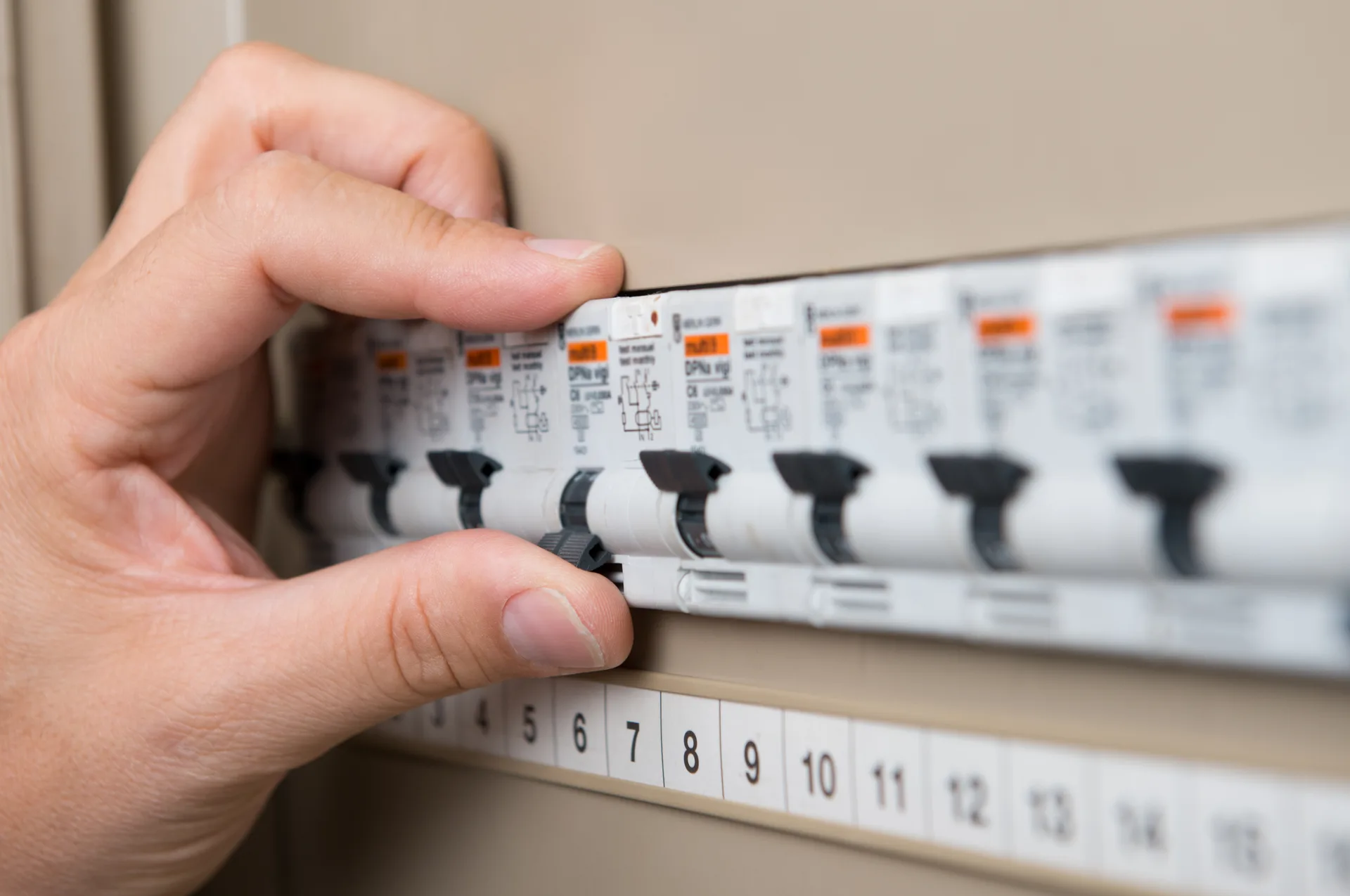 Electrician Hamlyn Terrace, licensed electricians serving Hamlyn Terrace